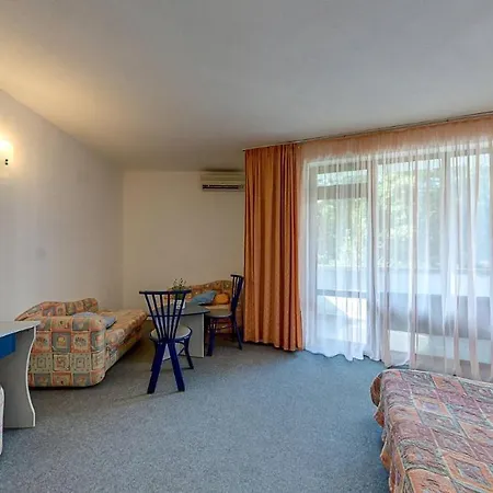 Хотел елмар